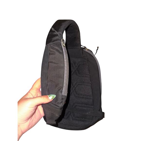 NWOT Patagonia 8L Atom Sling Bag - - Picture 4 of 6